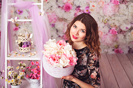 Fotoshooting im Studio mit Blumen-Dekor