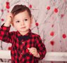8-portrait-vom-kleinkind-mit-dekor-im-fotostudio-zum-valentinstag